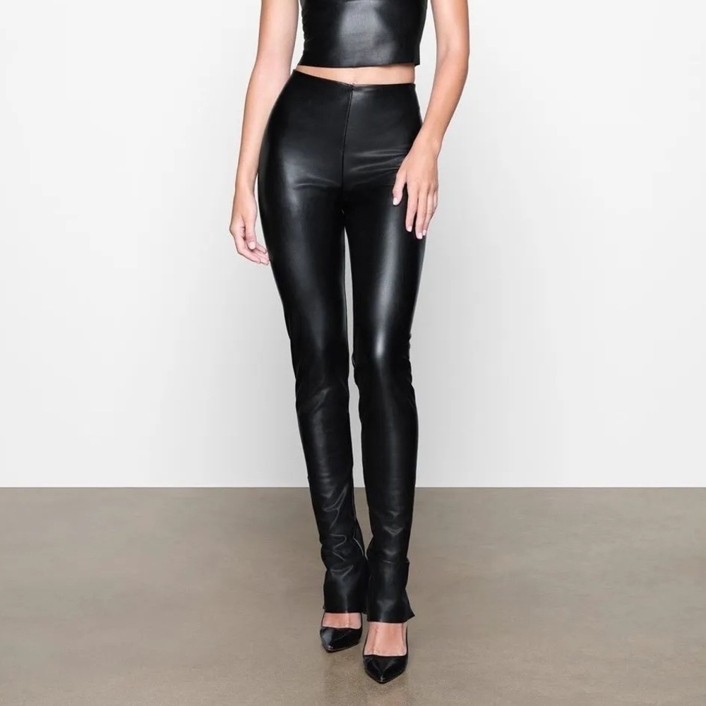 NWT SKIMS FAUX LEATHER ZIP LEGGING